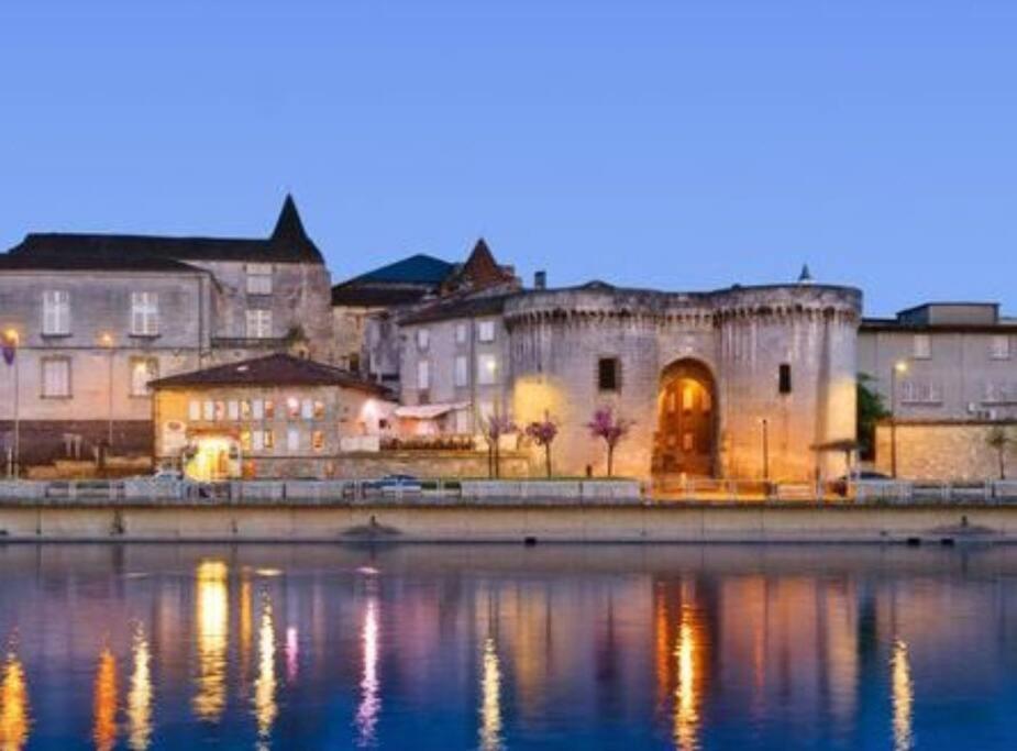 Magnifique T2 Avec Balcon Centre-Ville Cognac Exterior photo